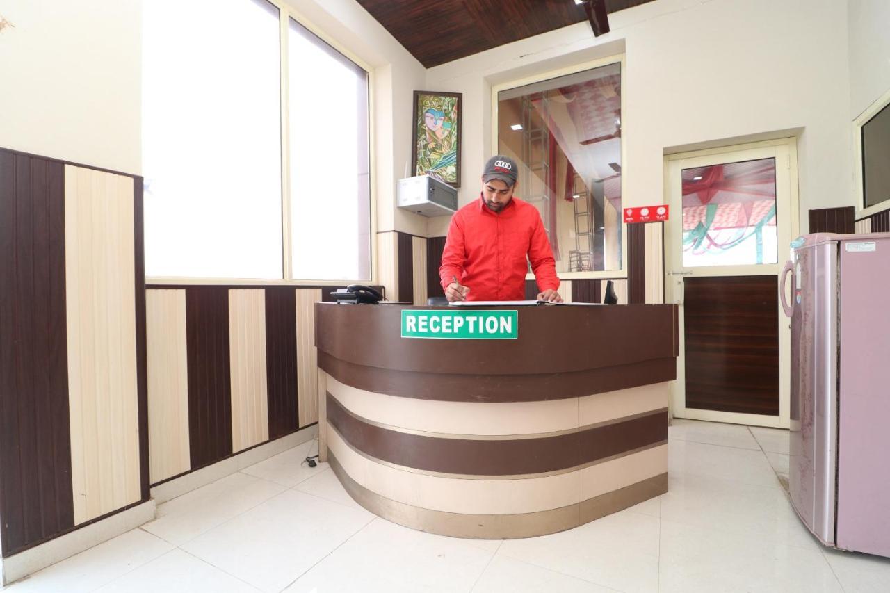 Oyo 28338 New Life Hotel Banur Bagian luar foto