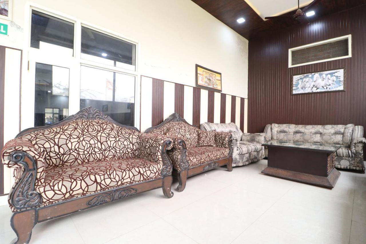 Oyo 28338 New Life Hotel Banur Bagian luar foto